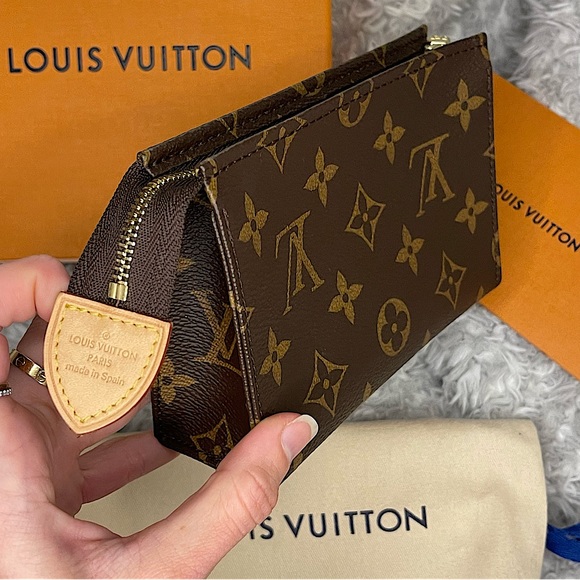 Louis Vuitton Toiletry Pouch 15 in Monogram - SOLD